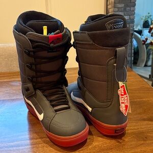 Vans Gray and Red Snowboard Boots Hi Standard OG Size 11 NWT